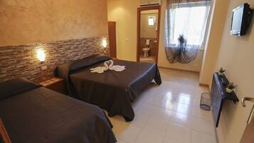 Schreibtisch, kostenlose Babybetten, kostenloses WLAN