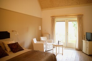 Suite, aan tuin | Luxe beddengoed, donsdekens, individueel gedecoreerd