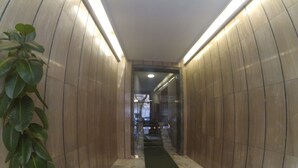 Interior entrance - La Stella di Roma B&B (Rome)