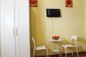 Standard Double Room, Private Bathroom (Jetted tub) | In-room dining - La Stella di Roma B&B (Rome)