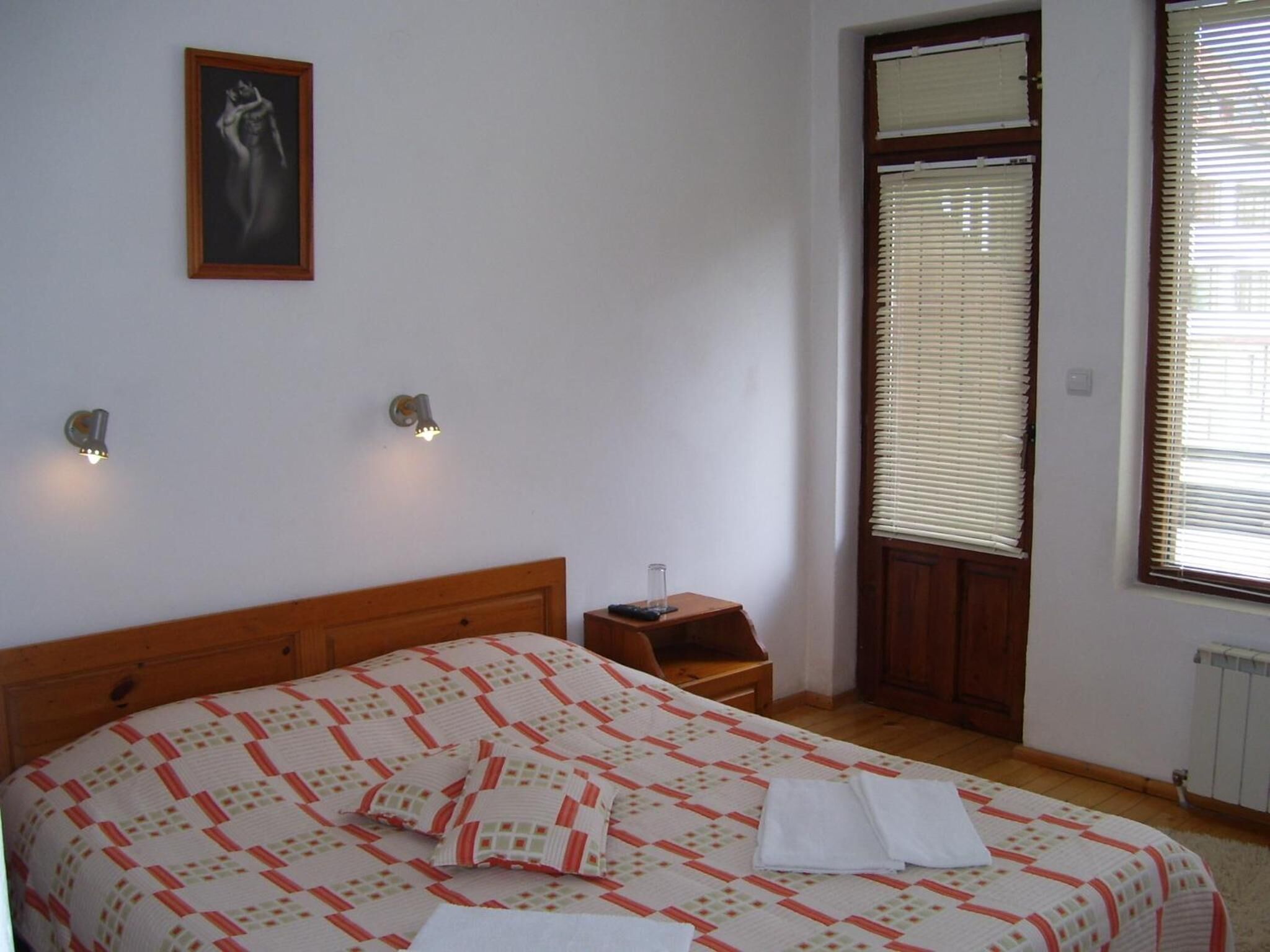 pillow-top beds, minibar, in-room safe, desk