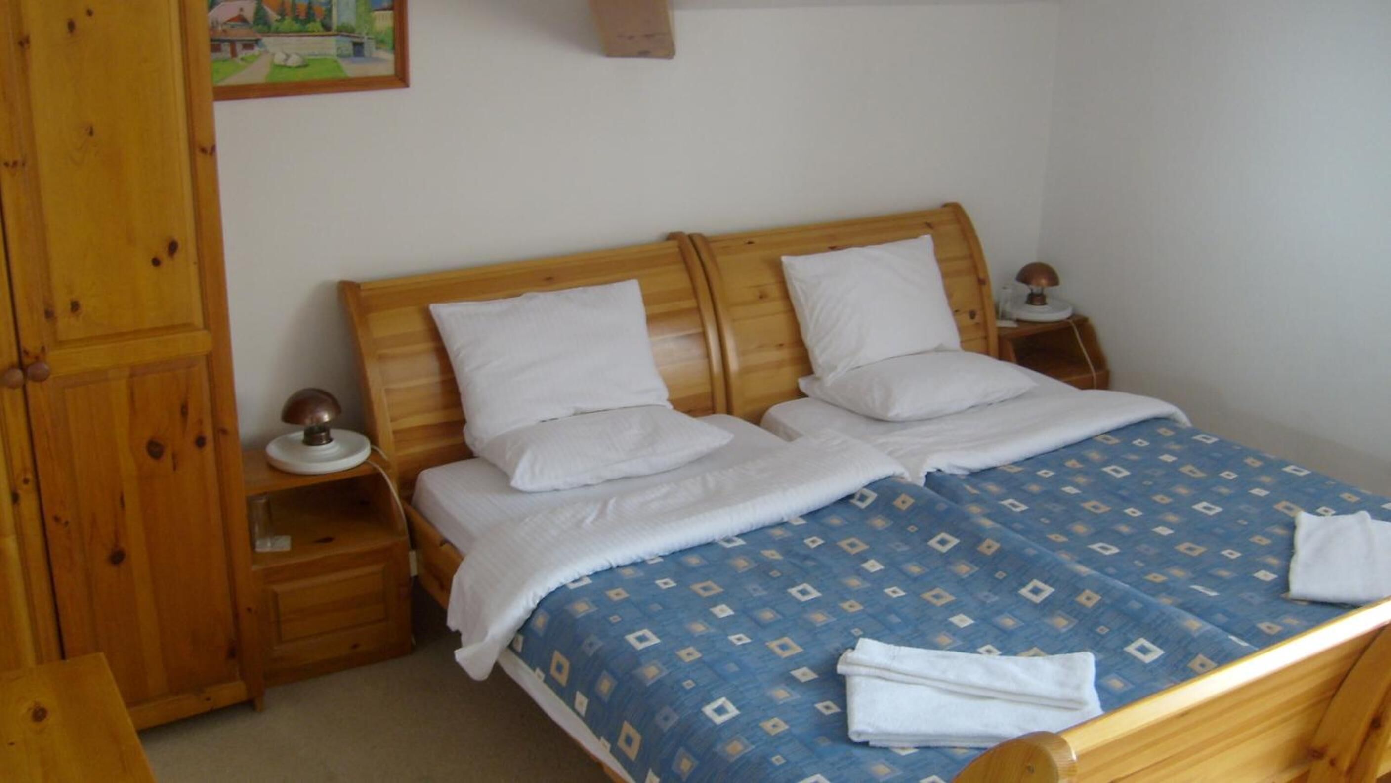 pillow-top beds, minibar, in-room safe, desk