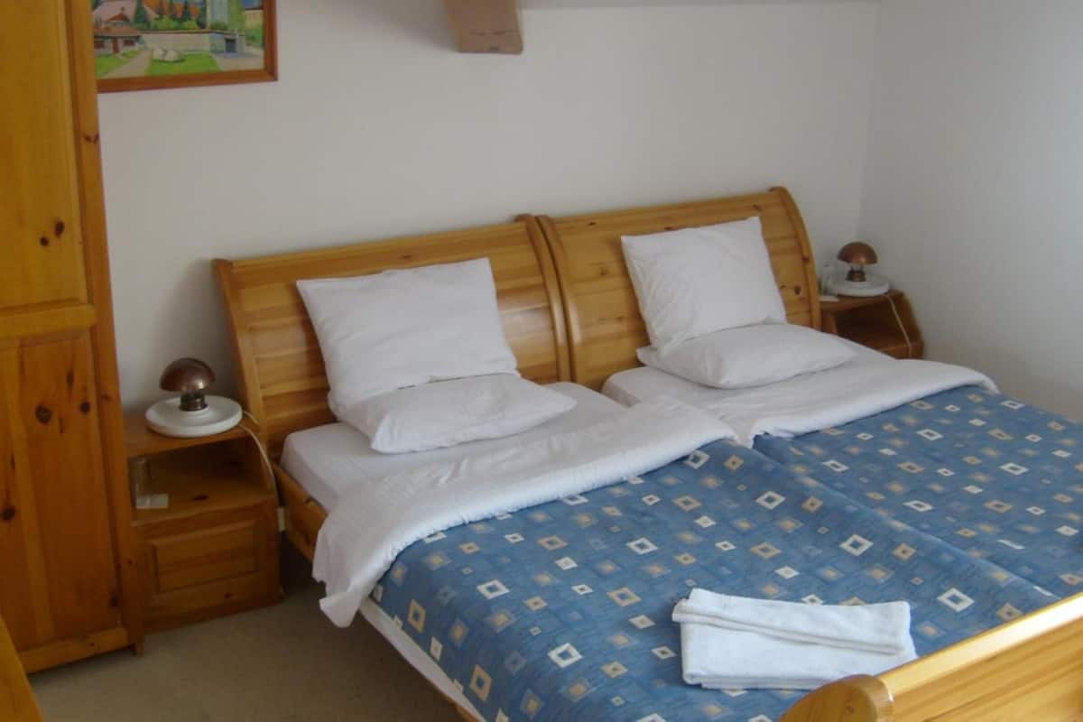 pillow-top beds, minibar, in-room safe, desk