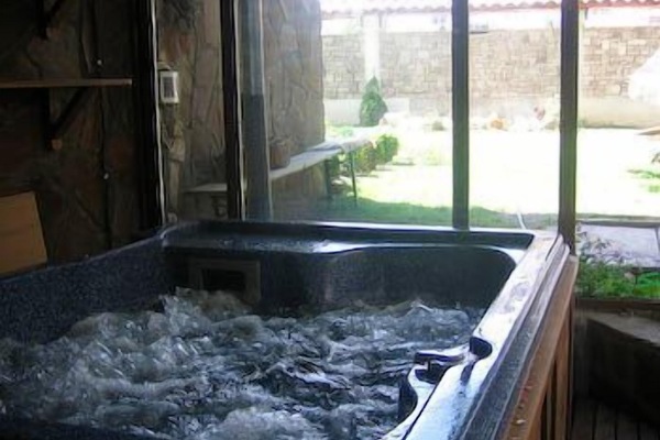 Jetted tub
