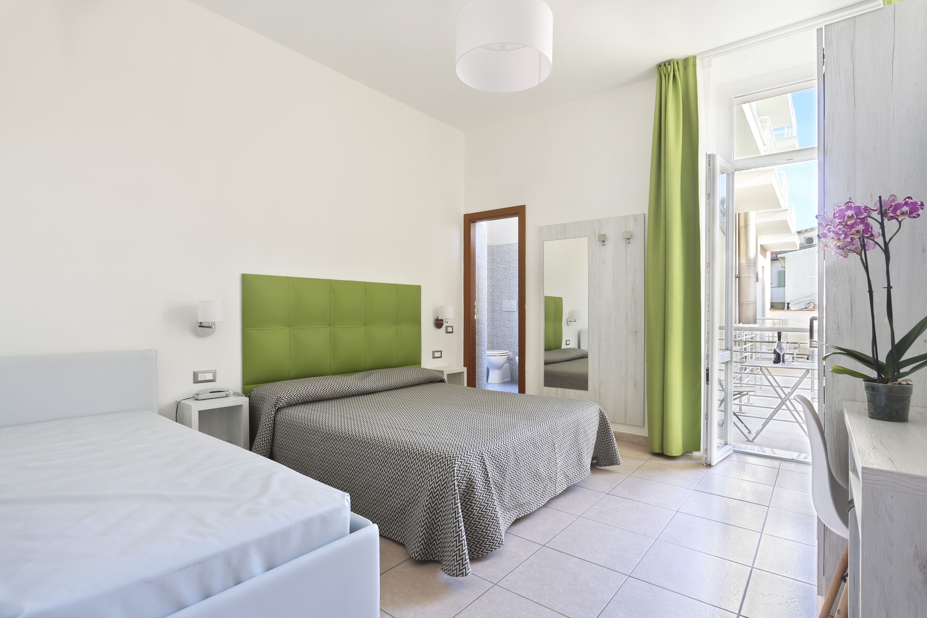 1 chambre, coffres-forts dans les chambres, Wi-Fi gratuit, draps fournis