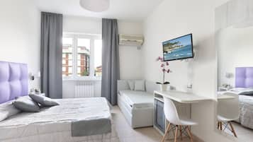 1 Schlafzimmer, hochwertige Bettwaren, Zimmersafe, Schreibtisch