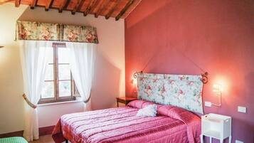 Junior Apartment | Down duvets, iron/ironing board, cots/infant beds, rollaway beds