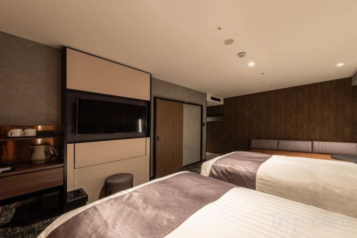 Edredons de pluma, cofres nos quartos, cortinas blackout