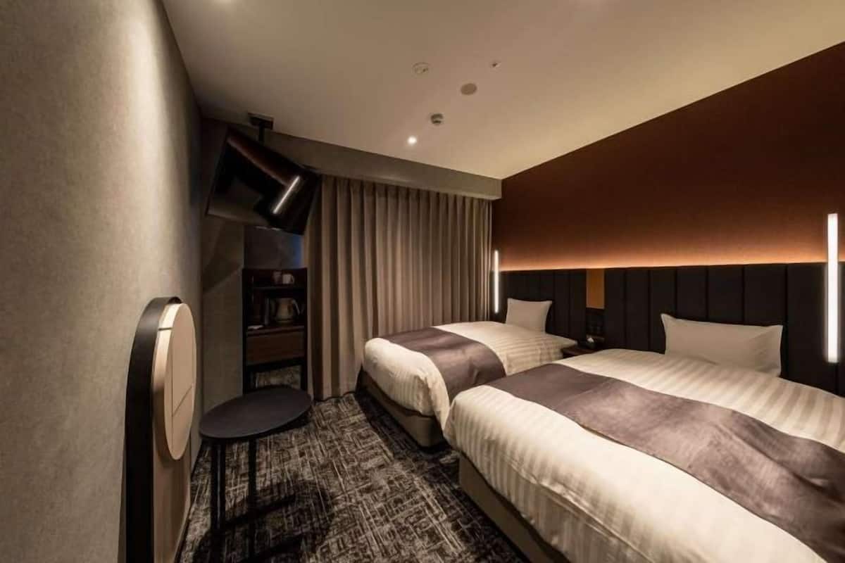 Down comforters, in-room safe, individually furnished, blackout drapes