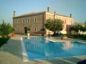 Outdoor pool, sun loungers