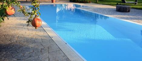 Außenpool, Liegestühle