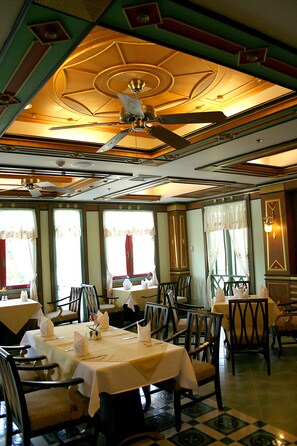 Tägliches Frühstücksbuffet (500 THB pro Person)