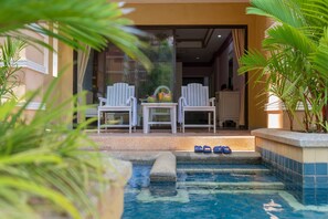 Honeymoon-Studiosuite, Poolzugang | Ausblick vom Zimmer
