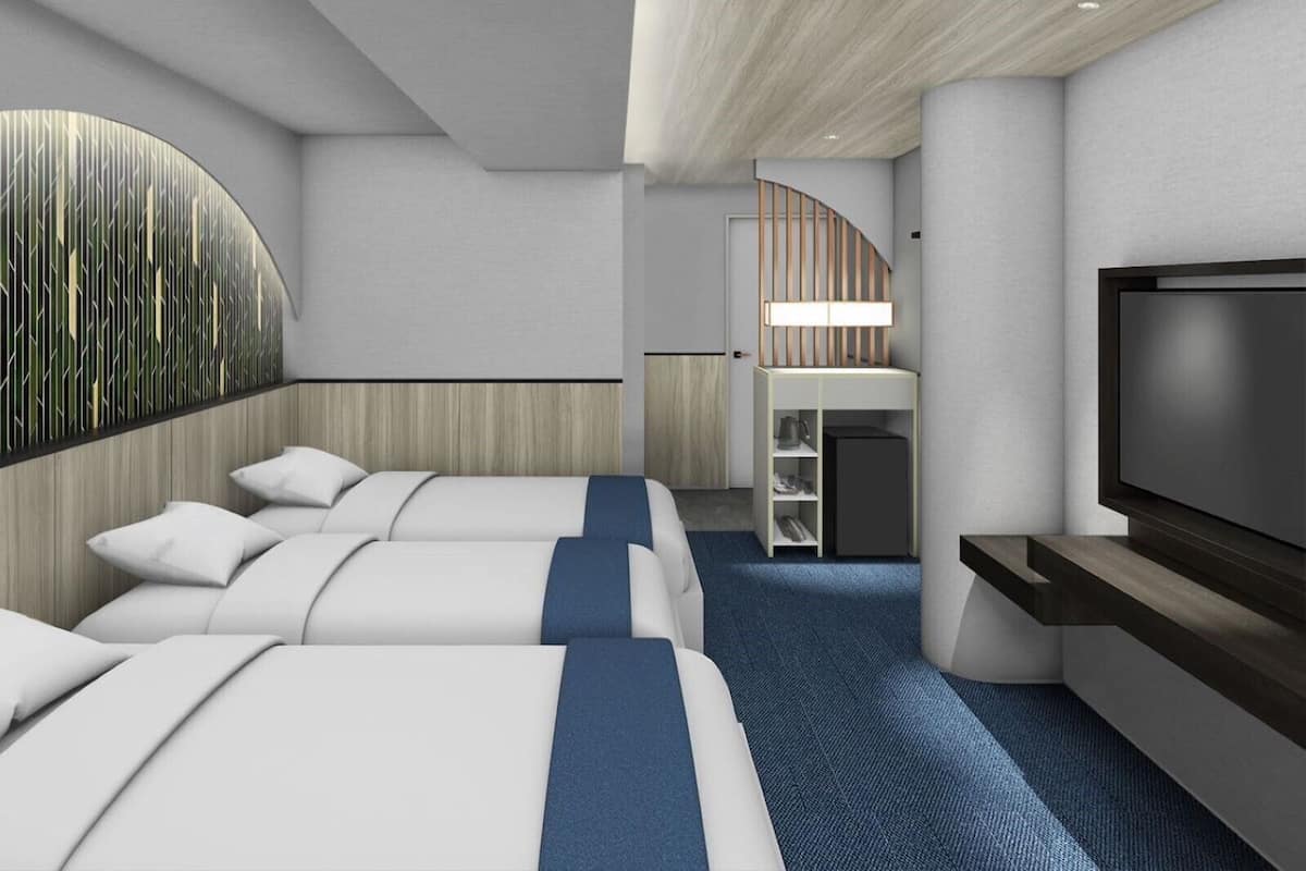 Habitación triple estándar, para no fumadores | Ropa de cama de alta calidad y camas con efecto memoria