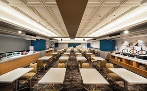 Daily full breakfast (JPY 1800 per person)