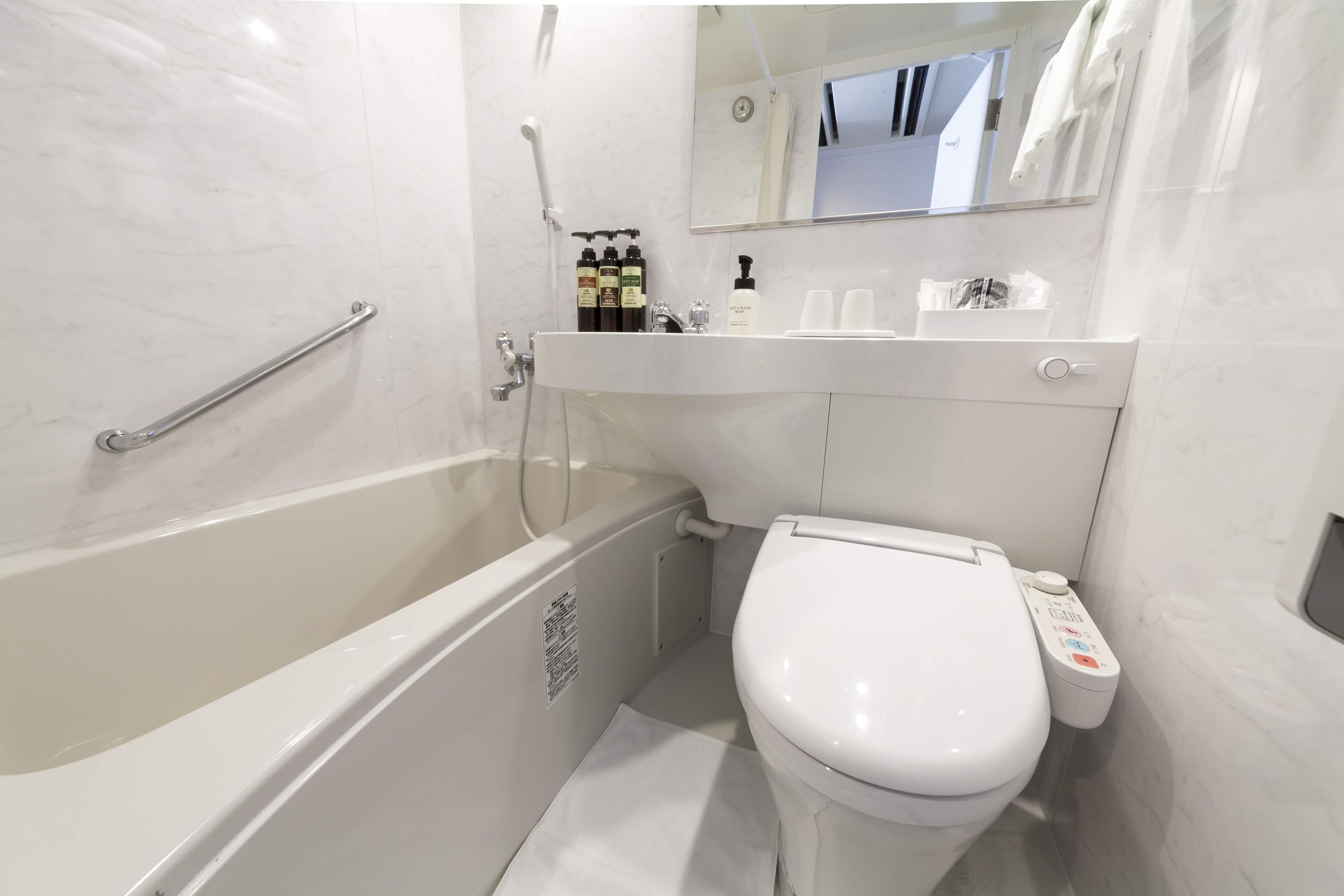 combined shower/bathtub, free toiletries, hair dryer, slippers