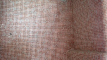 Sauna, Dampfbad, Türkisches Bad/Hamam, Körperbehandlungen, Aromatherapie