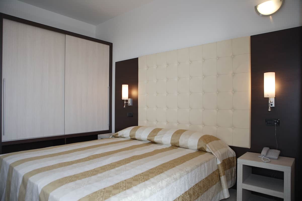 1 bedroom, Egyptian cotton sheets, premium bedding, minibar