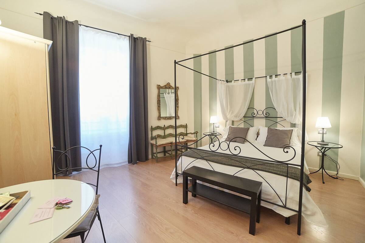 ห้องซูพีเรียดับเบิล, เตียงควีนไซส์ 1 เตียง, ห้องน้ำในตัว, วิวเมือง (Vista Duomo) | ตู้นิรภัยในห้องพัก, ผ้าม่านกันแสง, ห้องเก็บเสียง, Wi-Fi ฟรี