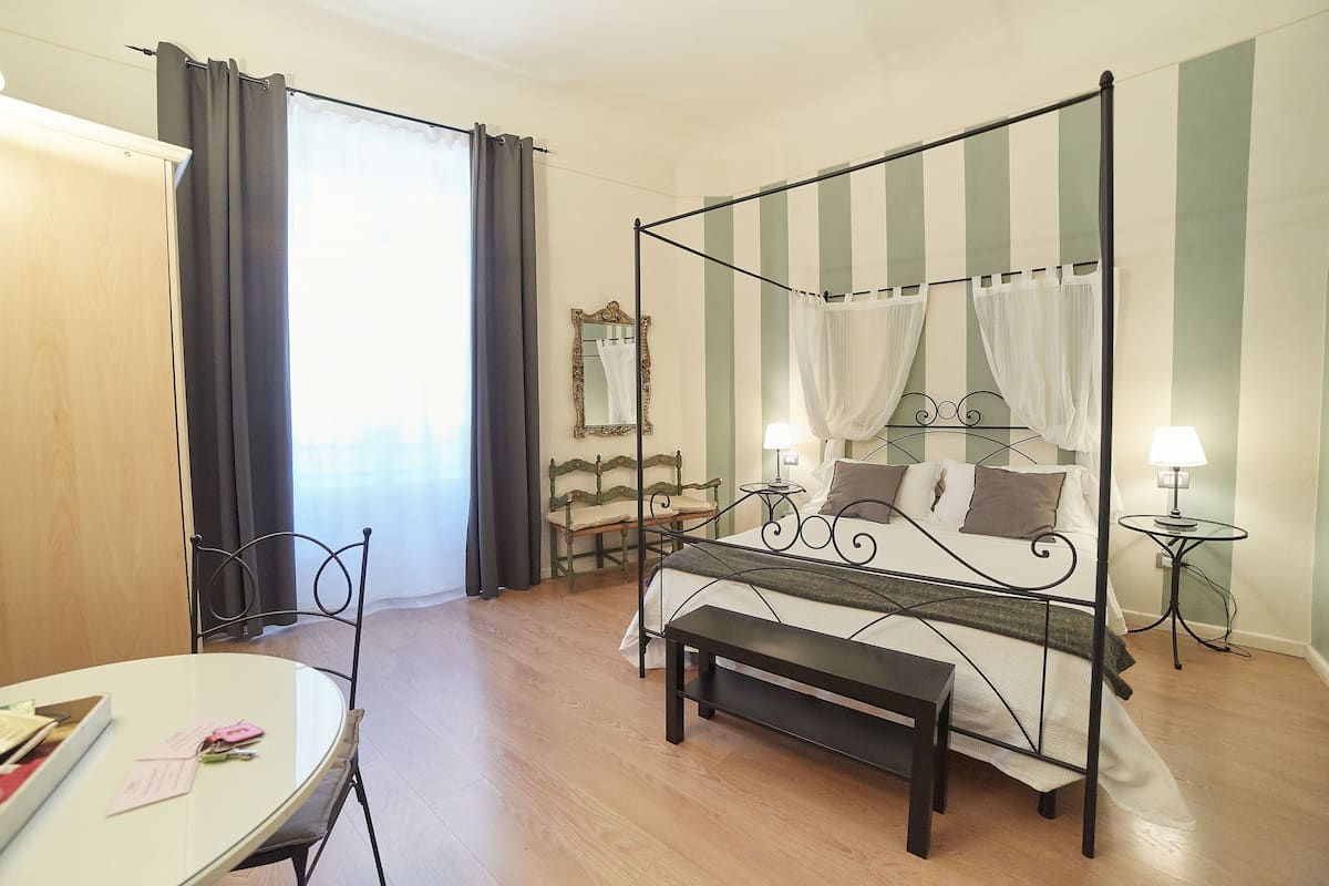 Superior Double Room, 1 Queen Bed, Ensuite, City View (Vista Duomo) | In-room safe, blackout drapes, soundproofing, free WiFi