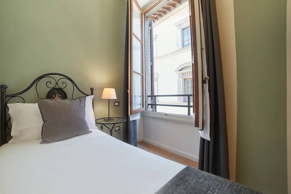 Single Room, 1 Twin Bed, Ensuite, City View (Vista Duomo) | In-room safe, blackout drapes, soundproofing, free WiFi