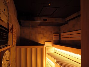 Sauna, hot tub