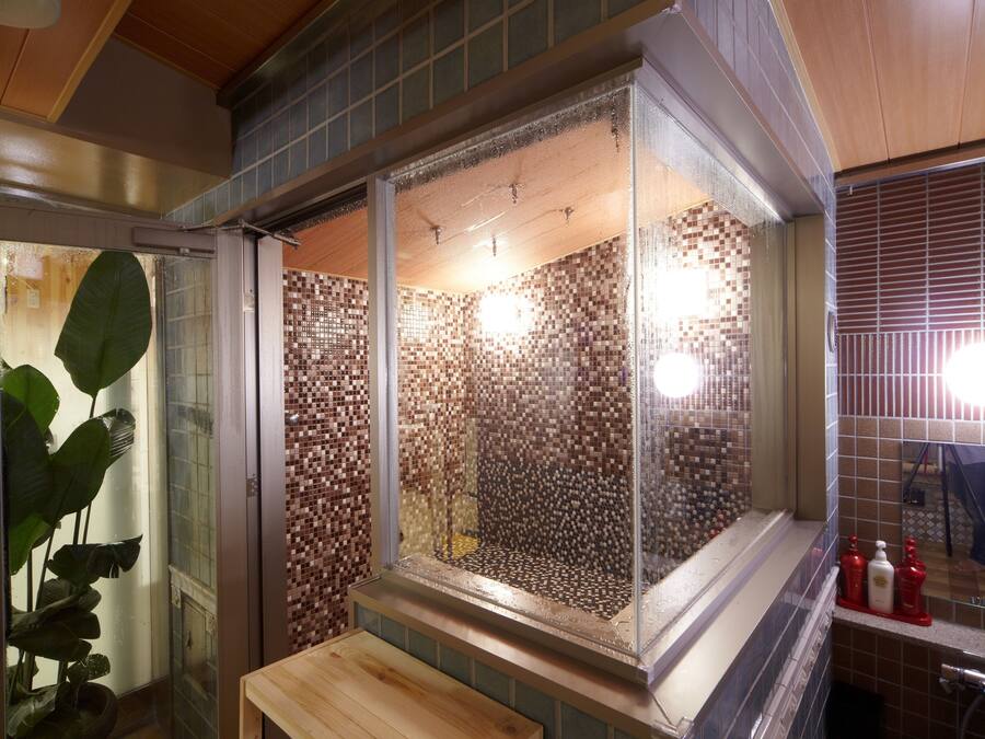 Sauna seca, banheira de hidromassagem