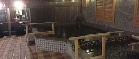Bañera de hidromasaje interior