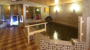 Sauna, hot tub, steam room