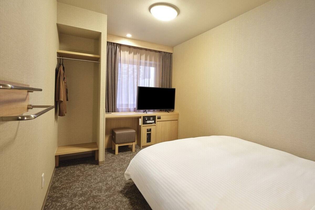 Soundproofing, iron/ironing board (on request), free WiFi, bed sheets
