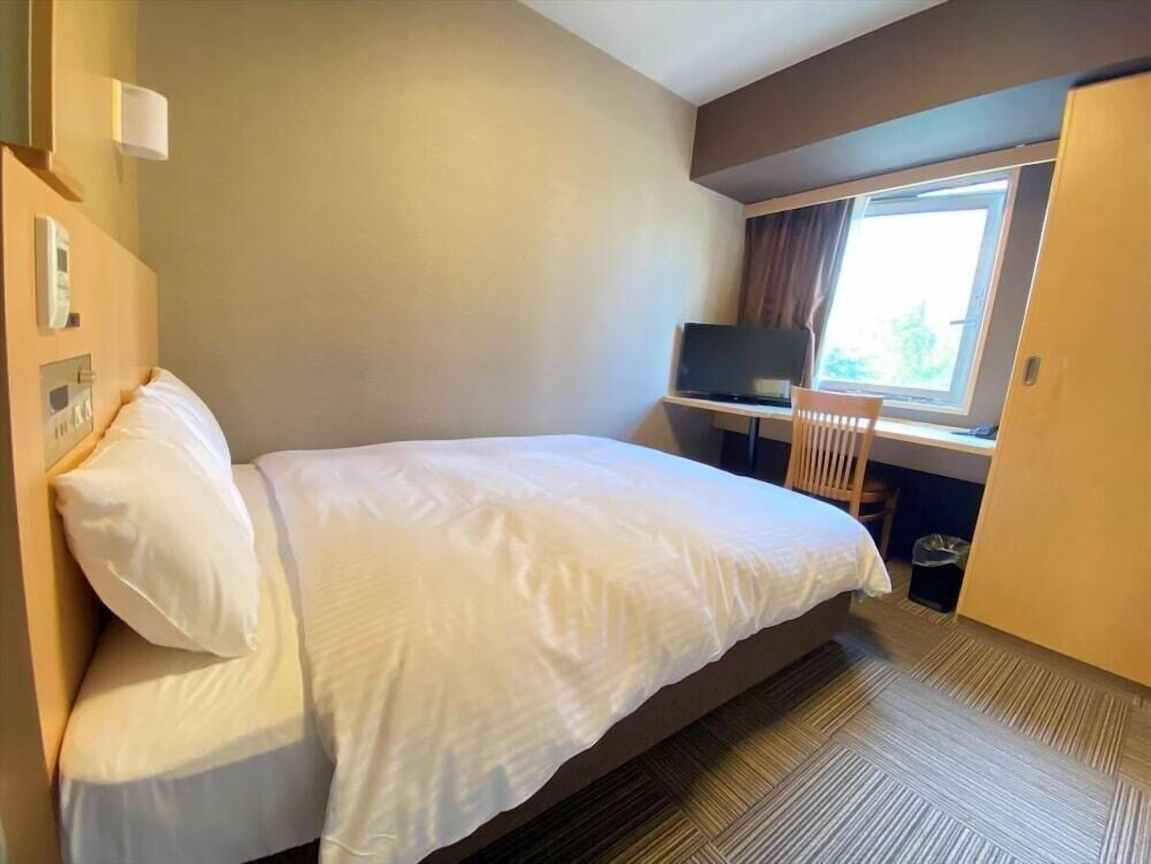 Soundproofing, iron/ironing board, free WiFi, bed sheets