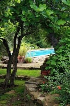 Hồ bơi ngoài trời, ghế dài tắm nắng