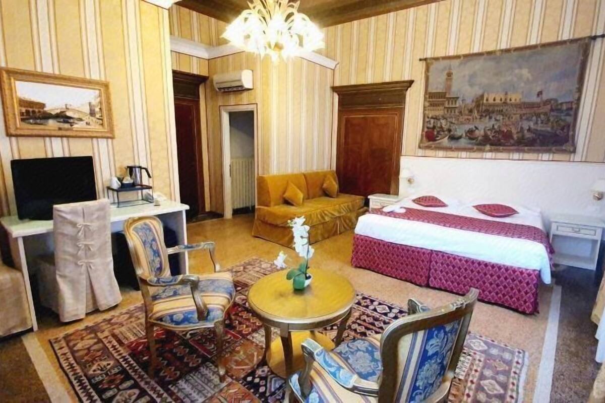 Ropa de cama de alta calidad, minibar, caja fuerte y escritorio