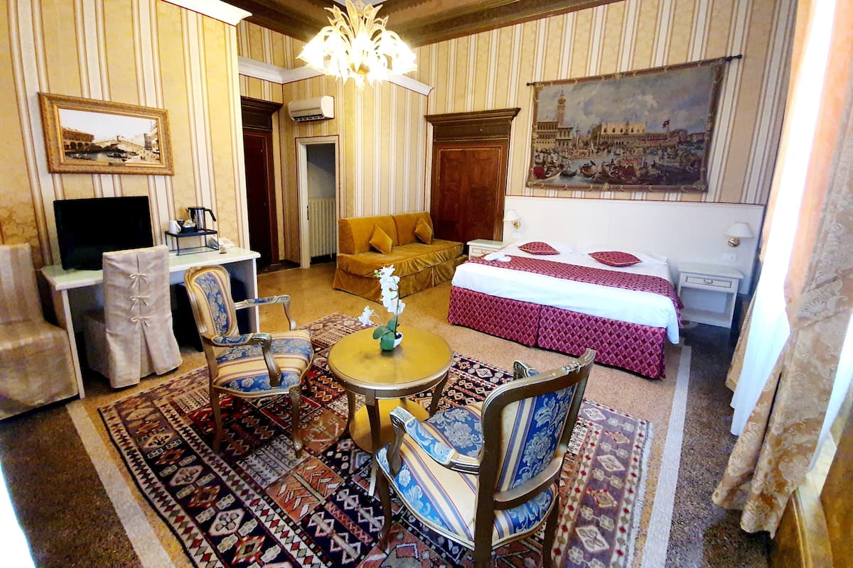 Superior Double Room, Canal View