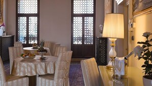 مطعم