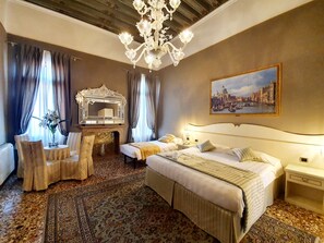 Junior Suite | Premium bedding, minibar, in-room safe, individually decorated - Corte dei Greci (Venice)