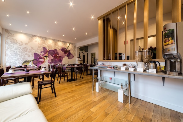 Tägliches nach Wunsch zubereitetes Frühstück (7.00 EUR pro Person)