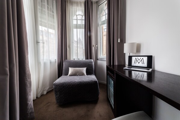 双床房 | 羽绒被、迷你吧、客房内保险箱、办公桌