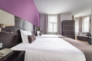 Phòng | Chăn bông, minibar, két bảo mật tại phòng, bàn 
