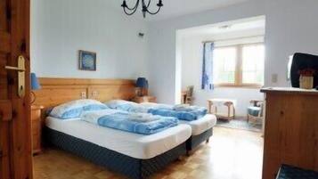 Double Room | Individually decorated, desk, iron/ironing board, free WiFi