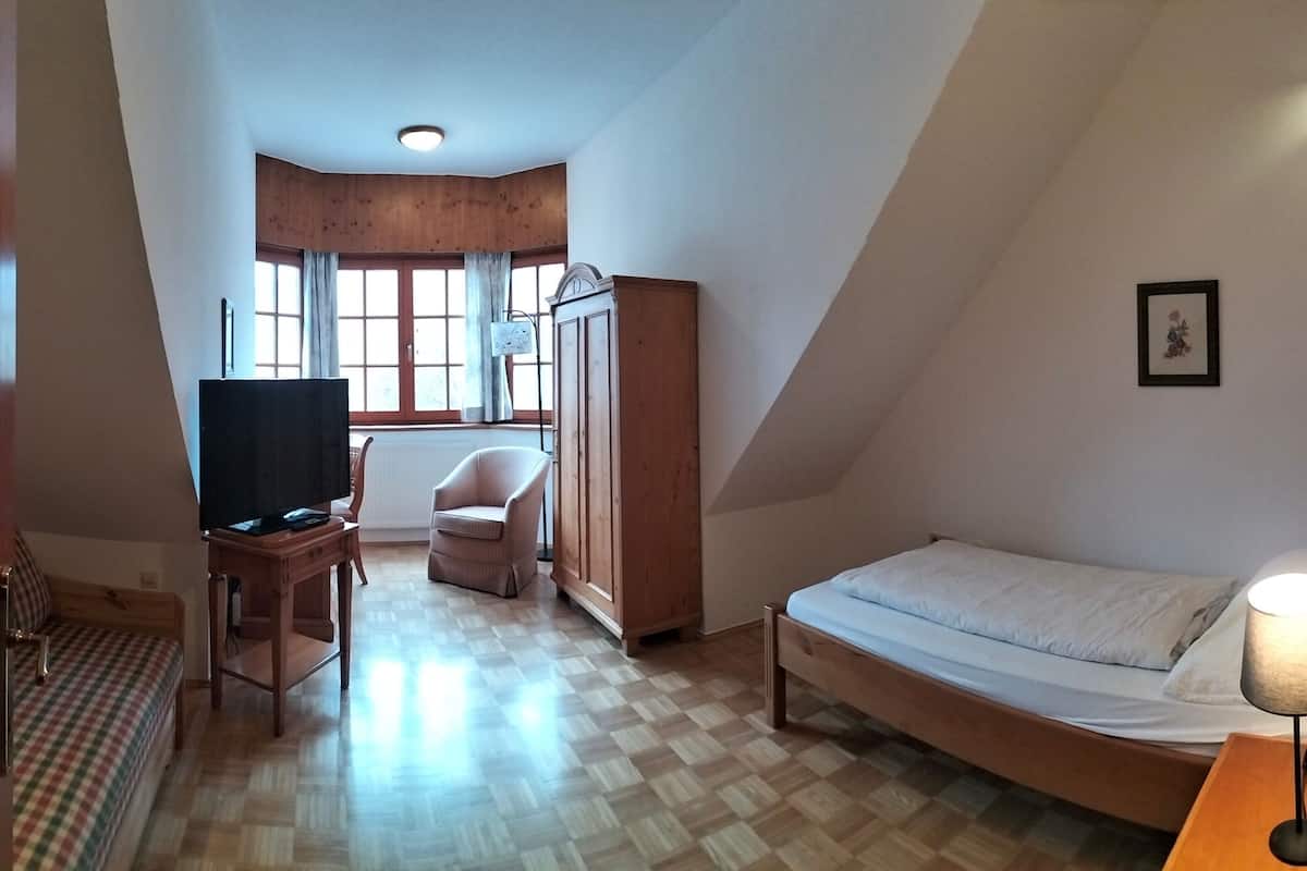 Single Room, Annex Building