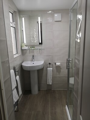 Standard Double Room | Bathroom - Harmony Guest House (Torquay)