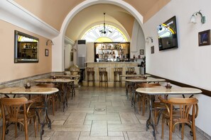 Bar (on property) - Boutique Elizabeth Hotel (Athens)