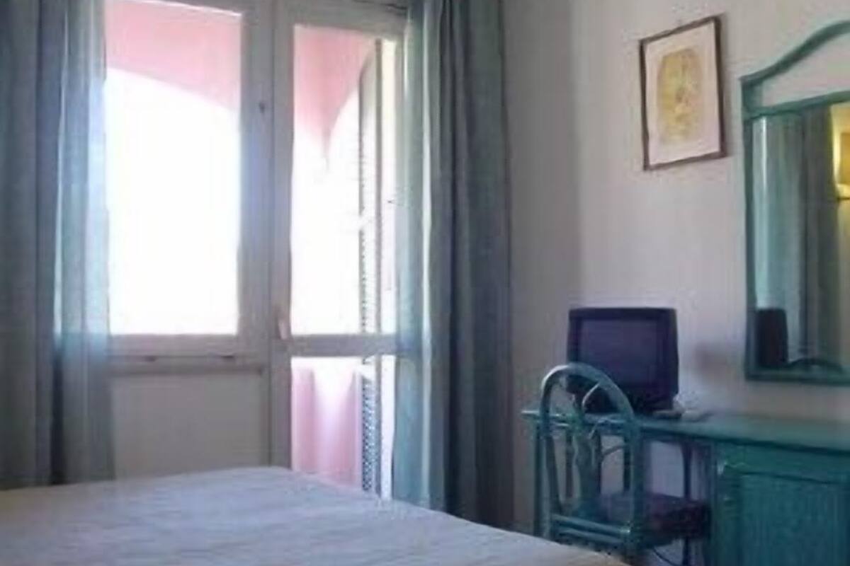 Minibar, lits bébé (gratuits), Wi-Fi gratuit, draps fournis