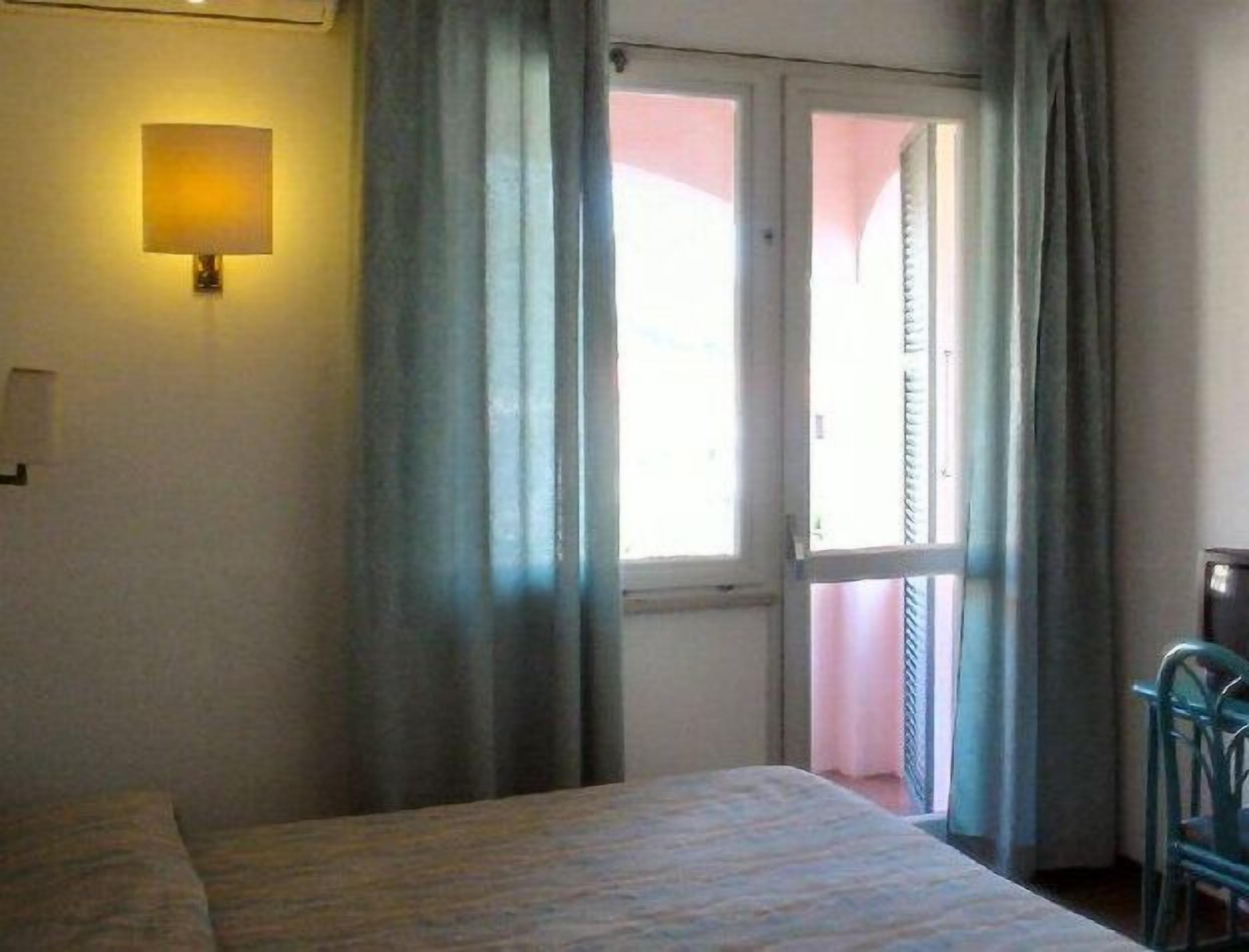 Double Room | Minibar, free cots/infant beds, free WiFi, bed sheets