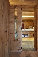 Suite exclusiva | Baño | Artículos de higiene personal gratuitos, secador de pelo y albornoces