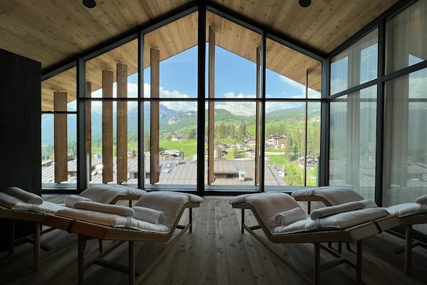 Couples treatment rooms, sauna, hot tub, steam room, massages