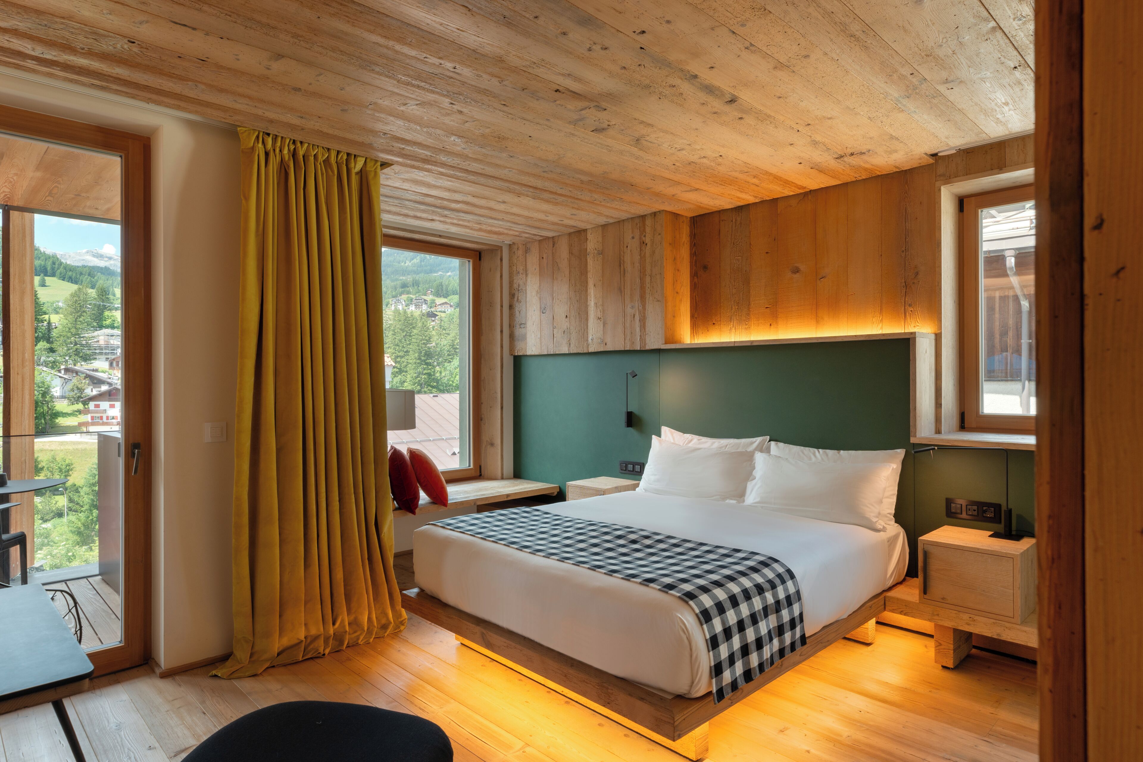 Chambre Prestige double | Literie de qualité, couette en duvet, lit avec matelas à plateau-coussin