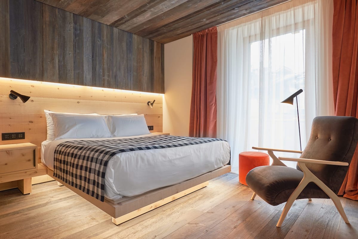 superior double room | 1 bedroom, premium bedding, down duvets, pillow-top beds