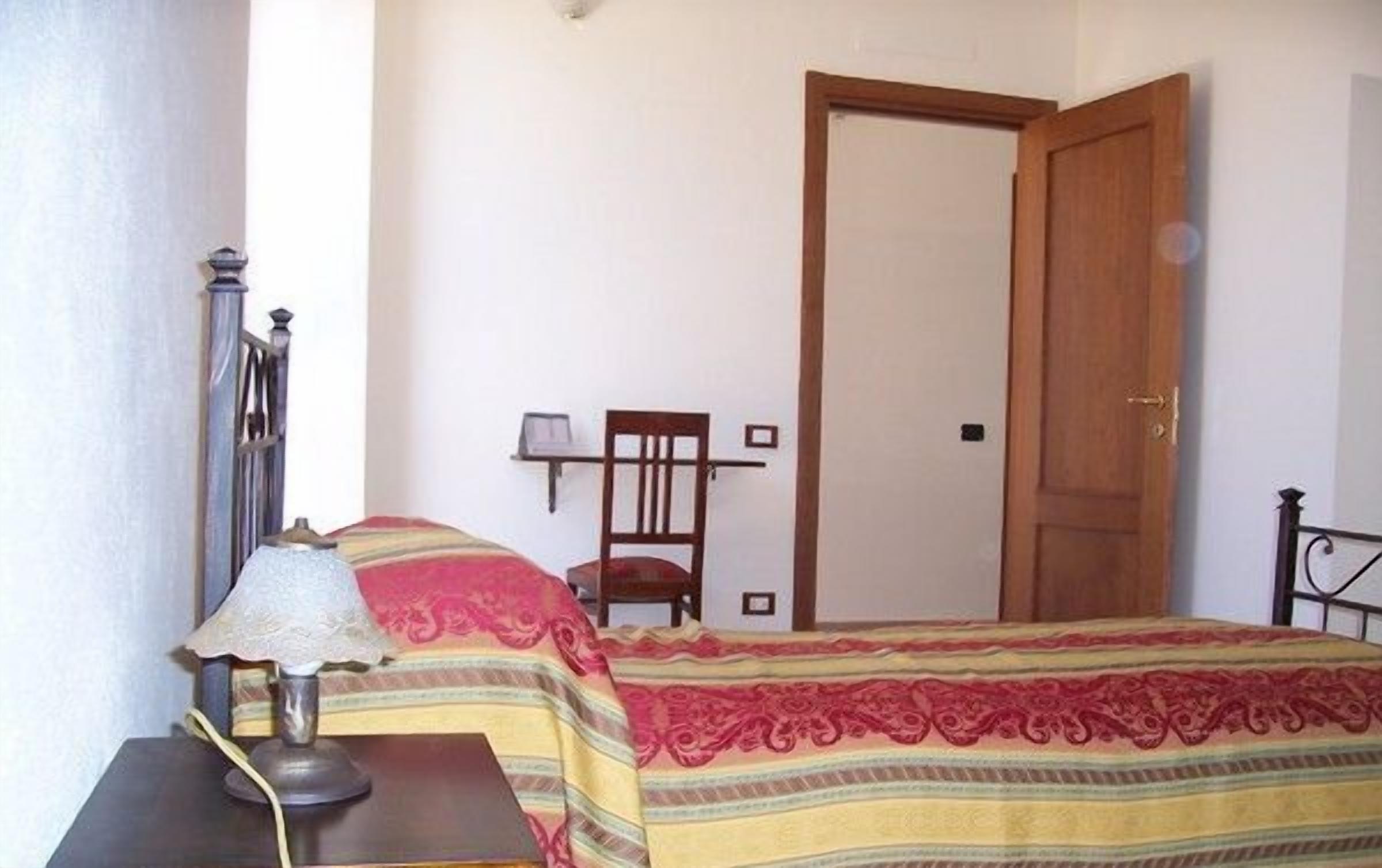 Room with Private Bathroom Lipari | Desk, soundproofing, iron/ironing board, free cots/infant beds